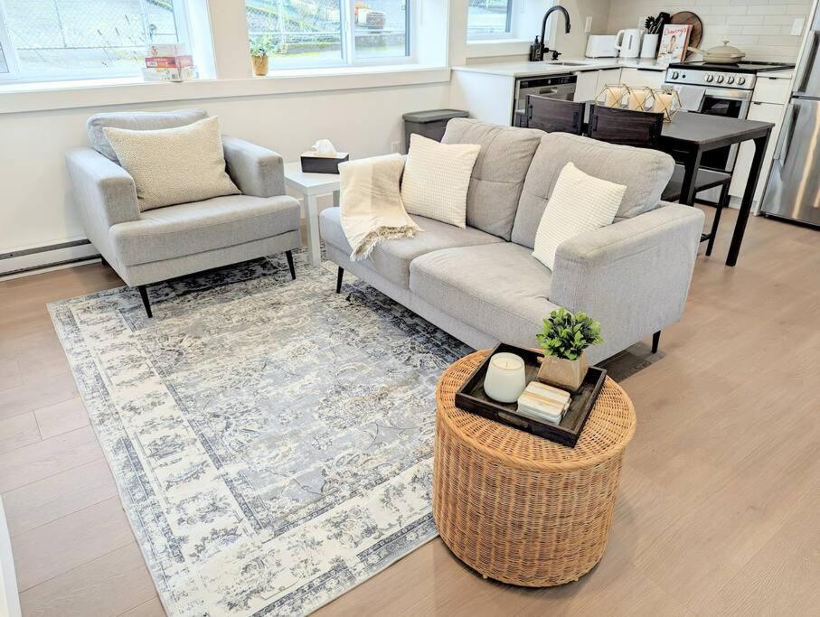 Centrally Located, Modern, 2 Bedroom Home Vancouver Exterior photo